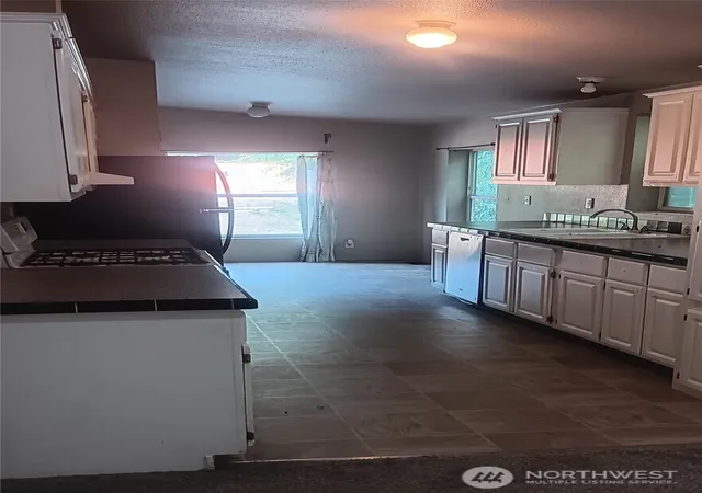 Photo 4 of Manufactured home for sale at 101 E Herron Pl, Shelton, WA 98584 | MLS# NWM2564551 | Listing updated on 2026-09-23