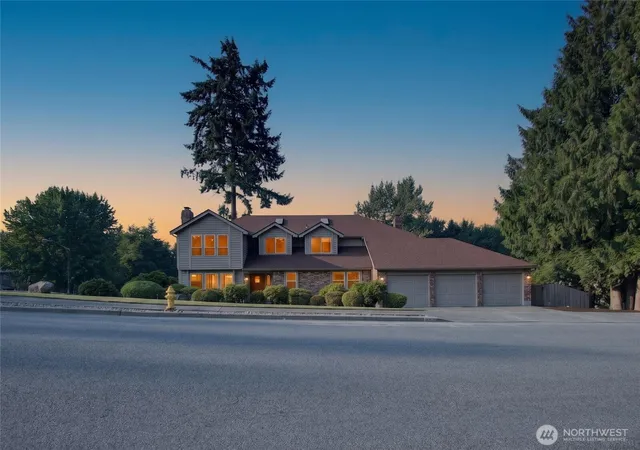 Photo 3 of Sale Pending at 2201 33rd Avenue Se, Puyallup, WA 98374 | MLS# NWM2564554 | Listing updated on 2026-08-28