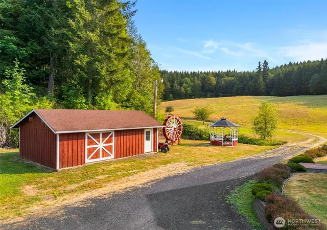 Photo 4 of Single family home for sale at 1136 Lincoln Crk Rd SW, Rochester, WA 98579 | MLS# NWM2564560 | Listing updated on 2026-09-23