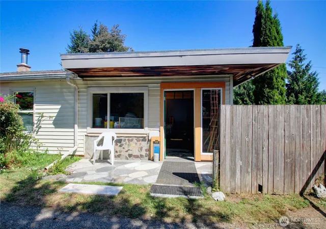 Photo 3 of Single family home for sale at 6749 Guide Meridian Rd, Lynden, WA 98264 | MLS# NWM2564575 | Listing updated on 2026-09-23