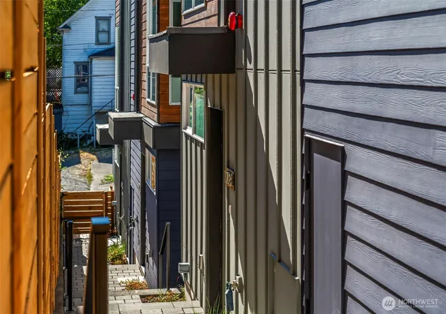 Photo 2 of Townhouse for sale at 117 22nd Avenue #B, Seattle, WA 98122 | MLS# NWM2564589 | Listing updated on 2026-09-23