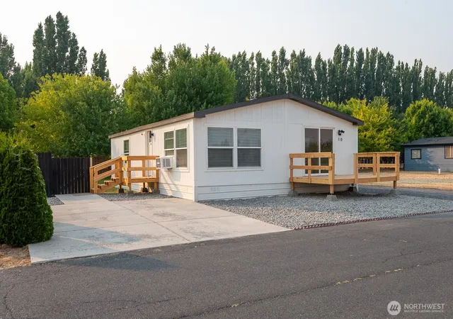 Photo 2 of Sale Pending at 2480 Basin St Sw #10, Ephrata, WA 98823 | MLS# NWM2564598 | Listing updated on 2026-09-25