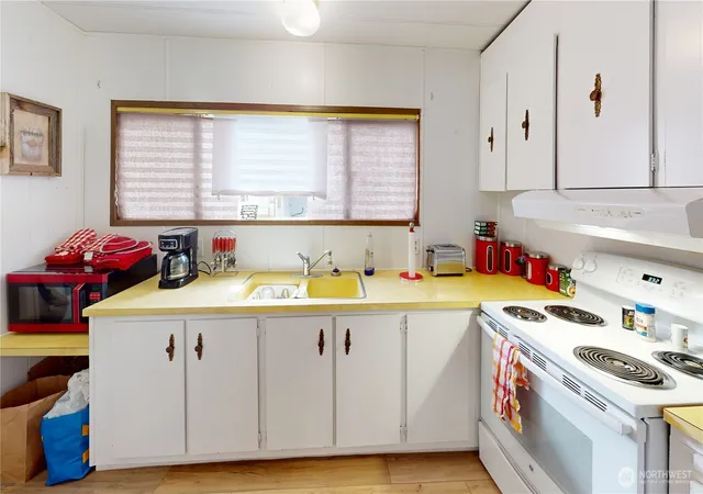 Photo 3 of Manufactured home for sale at 8527 31st Avenue S, Lakewood, WA 98499 | MLS# NWM2564602 | Listing updated on 2026-09-28