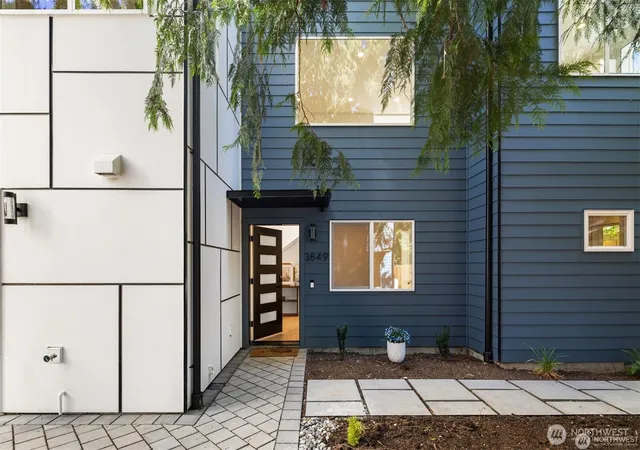 Photo 2 of Townhouse for sale at 3849 Ne 88th Street, Seattle, WA 98115 | MLS# NWM2564612 | Listing updated on 2026-09-30