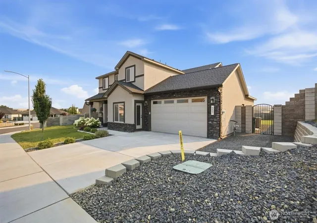 Photo 2 of Single family home for sale at 537 Lazio Way, Richland, WA 99352 | MLS# NWM2564616 | Listing updated on 2026-09-23