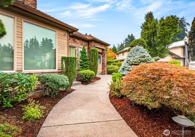 Photo 2 of Single family home for sale at 1005 Se 201st Court, Camas, WA 98607 | MLS# NWM2564624 | Listing updated on 2026-09-30