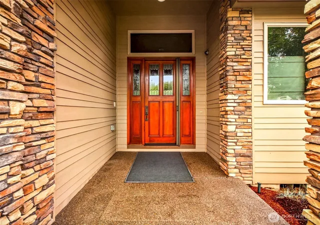 Photo 3 of Single family home for sale at 1005 Se 201st Court, Camas, WA 98607 | MLS# NWM2564624 | Listing updated on 2026-09-30