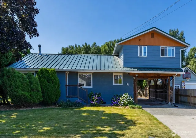Photo 2 of Single family home for sale at 307 Lincoln St, Everson, WA 98247 | MLS# NWM2564626 | Listing updated on 2026-09-24