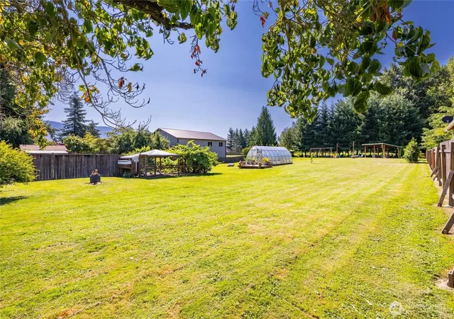 Photo 3 of Single family home for sale at 307 Lincoln St, Everson, WA 98247 | MLS# NWM2564626 | Listing updated on 2026-09-24