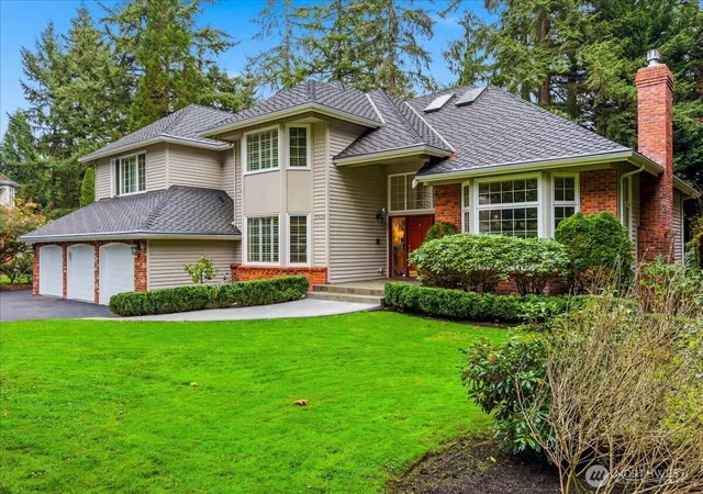 Photo 2 of Single family home for sale at 17020 Ne 129th Circle, Redmond, WA 98052 | MLS# NWM2564650 | Listing updated on 2026-10-10