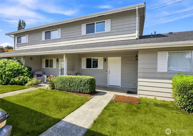 Photo 2 of Townhouse for sale at 12418 Se 272nd Place #C, Kent, WA 98030 | MLS# NWM2564677 | Listing updated on 2026-09-25