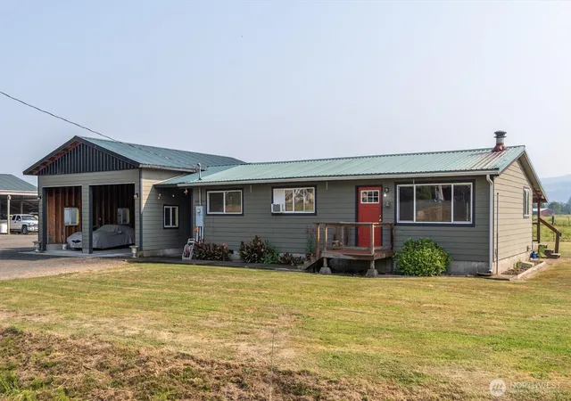 Photo 2 of Single family home for sale at 126 W Sunny Sands, Cathlamet, WA 98612 | MLS# NWM2564679 | Listing updated on 2026-09-23