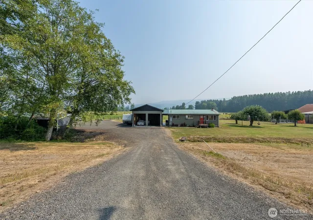 Photo 3 of Single family home for sale at 126 W Sunny Sands, Cathlamet, WA 98612 | MLS# NWM2564679 | Listing updated on 2026-09-23