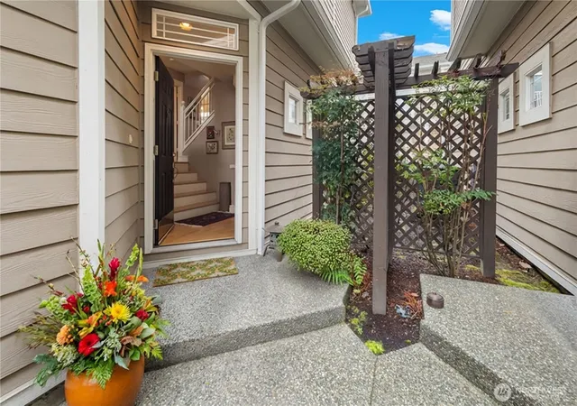 Photo 2 of Townhouse for sale at 8630 113th Lane Ne, Kirkland, WA 98033 | MLS# NWM2564684 | Listing updated on 2026-09-22