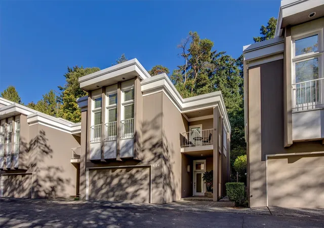 Photo 2 of Townhouse for sale at 604 Bellevue Way SE, Bellevue, WA 98004 | MLS# NWM2564688 | Listing updated on 2026-10-20