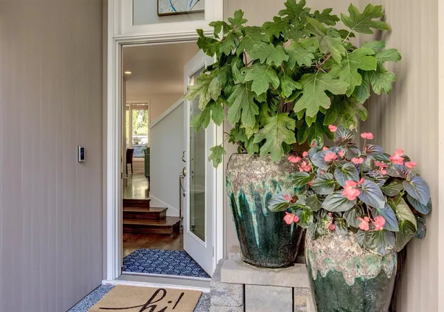 Photo 4 of Townhouse for sale at 604 Bellevue Way SE, Bellevue, WA 98004 | MLS# NWM2564688 | Listing updated on 2026-10-20