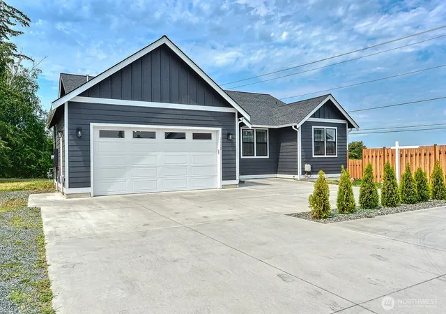 Photo 4 of Single family home for sale at 1112 Falcon Ct, Everson, WA 98247 | MLS# NWM2564735 | Listing updated on 2026-09-28
