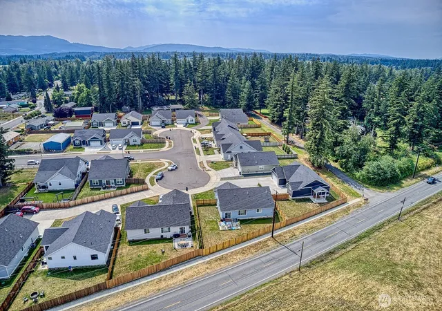 Photo 3 of Single family home for sale at 1112 Falcon Ct, Everson, WA 98247 | MLS# NWM2564735 | Listing updated on 2026-09-28