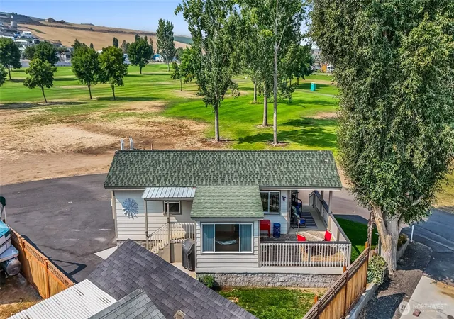Photo 3 of Manufactured home for sale at 7037 Highway 262 E #50, Othello, WA 99344 | MLS# NWM2564737 | Listing updated on 2026-09-22