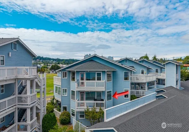 Condo for sale at 651 SE Bayshore Dr #B201, Oak Harbor, WA 98277 | MLS# NWM2564772