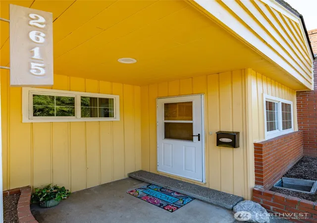 Photo 2 of Single family home for sale at 2615 Lincoln St, Bellingham, WA 98225 | MLS# NWM2564773 | Listing updated on 2026-10-01