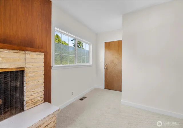 Photo 3 of Single family home for sale at 2615 Lincoln St, Bellingham, WA 98225 | MLS# NWM2564773 | Listing updated on 2026-10-01
