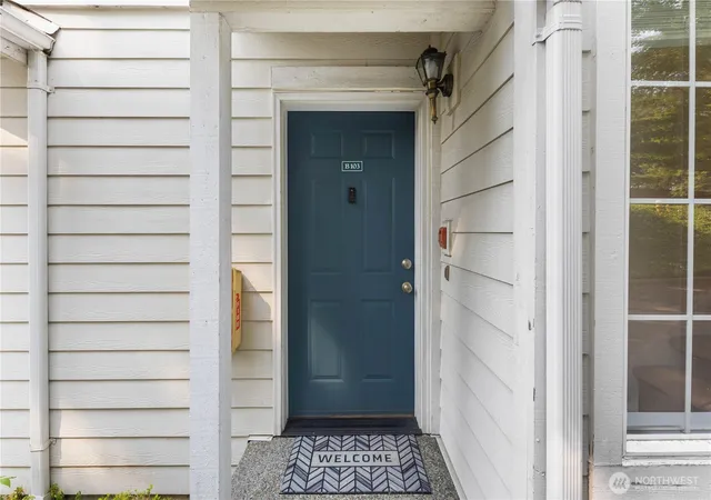 Photo 2 of Townhouse for sale at 3800 Ne Sunset Blvd #B103, Renton, WA 98056 | MLS# NWM2564774 | Listing updated on 2026-09-26