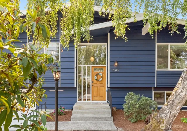 Photo 1 of Single family home for sale at 10913 Ne 48th Street, Kirkland, WA 98033 | MLS# NWM2564779 | Listing updated on 2026-09-30