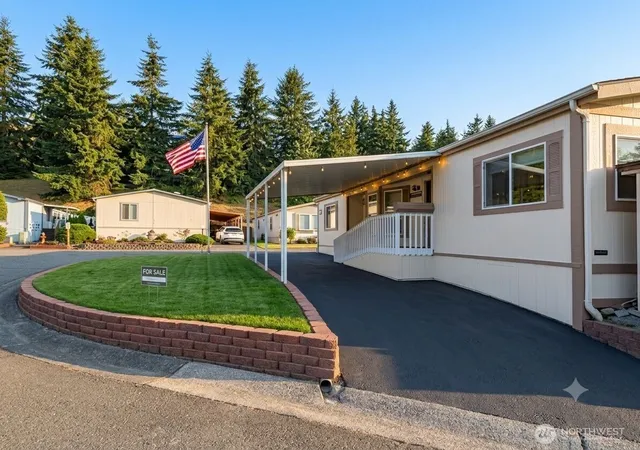 Photo 1 of Manufactured home for sale at 5810 Fleming St #77, Everett, WA 98203 | MLS# NWM2564799 | Listing updated on 2026-10-02