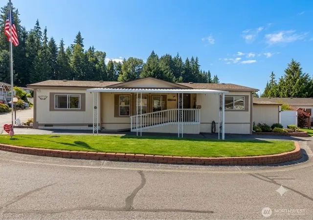 Photo 2 of Manufactured home for sale at 5810 Fleming St #77, Everett, WA 98203 | MLS# NWM2564799 | Listing updated on 2026-10-02