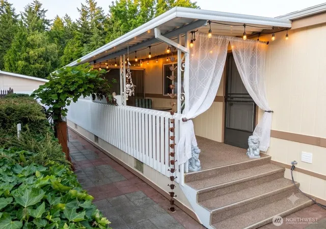 Photo 3 of Manufactured home for sale at 5810 Fleming St #77, Everett, WA 98203 | MLS# NWM2564799 | Listing updated on 2026-10-02