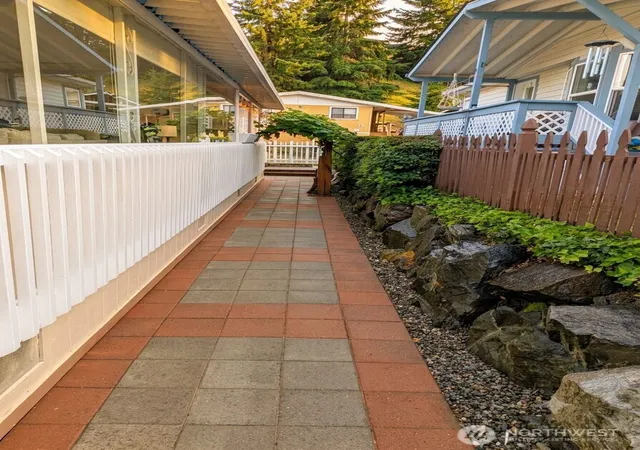 Photo 4 of Manufactured home for sale at 5810 Fleming St #77, Everett, WA 98203 | MLS# NWM2564799 | Listing updated on 2026-10-02