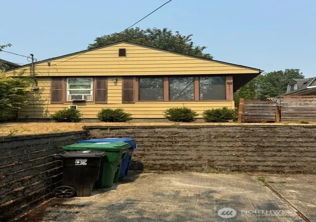 Photo 1 of Sale Pending at 3210 S Washington St, Seattle, WA 98144 | MLS# NWM2564801 | Listing updated on 2026-08-17