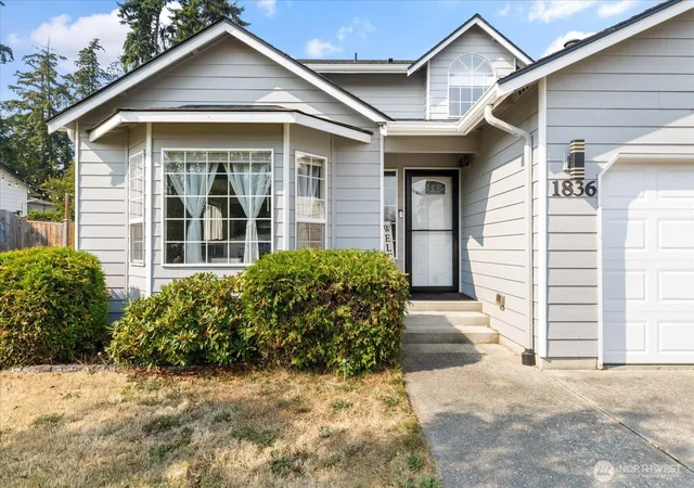 Photo 3 of Single family home for sale at 1836 SW Putnam Dr, Oak Harbor, WA 98277 | MLS# NWM2564805 | Listing updated on 2026-09-28