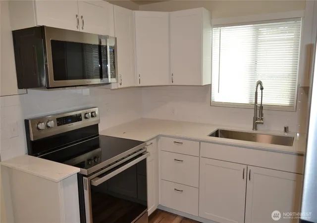 Photo 4 of Sale Pending at 3516 E T St, Tacoma, WA 98404 | MLS# NWM2564834 | Listing updated on 2026-09-01