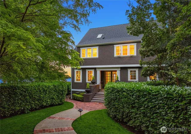 Photo 4 of Single family home for sale at 8916 Ferncliff Ave NE, Bainbridge Island, WA 98110 | MLS# NWM2564838 | Listing updated on 2026-09-28