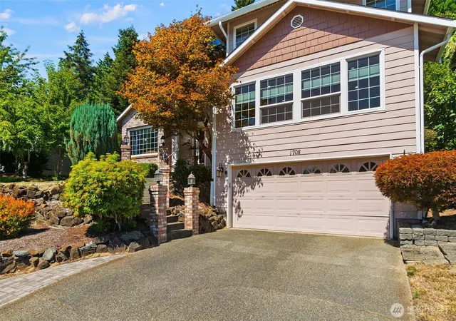 Photo 4 of Single family home for sale at 1708 Arab Dr SE, Tumwater, WA 98501 | MLS# NWM2564856 | Listing updated on 2026-10-02