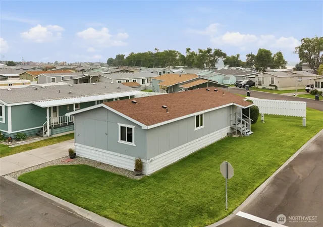 Photo 2 of Manufactured home for sale at 2240 W Broadway Ave #22, Moses Lake, WA 98837 | MLS# NWM2564867 | Listing updated on 2026-09-23