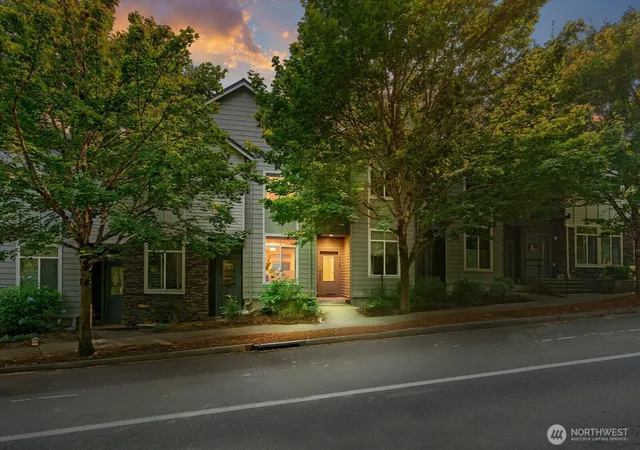 Townhouse for sale at 2157 NW Talus Dr, Issaquah, WA 98027 | MLS# NWM2564879