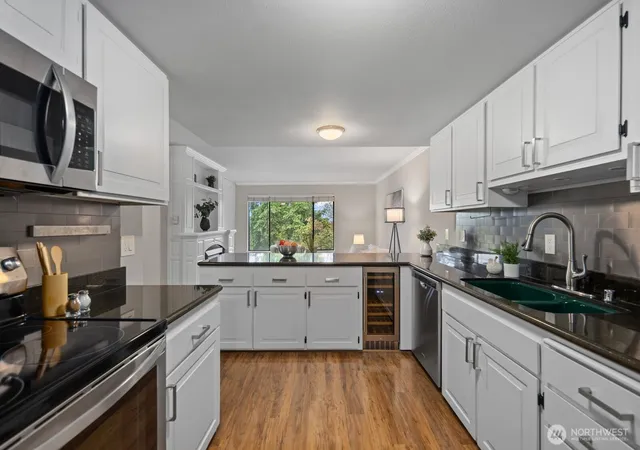 Photo 2 of Townhouse for sale at 7639 Se 29th Street, Mercer Island, WA 98040 | MLS# NWM2564896 | Listing updated on 2026-10-01