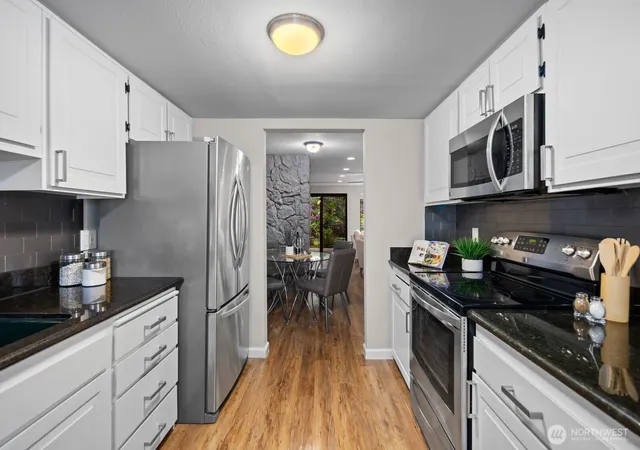 Photo 3 of Townhouse for sale at 7639 Se 29th Street, Mercer Island, WA 98040 | MLS# NWM2564896 | Listing updated on 2026-10-01