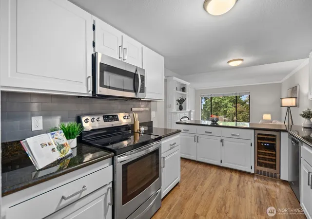 Photo 3 of Townhouse for sale at 7639 SE 29th Street, Mercer Island, WA 98040 | MLS# NWM2564896 | Listing updated on 2026-10-01