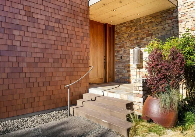 Photo 4 of Single family home for sale at 537 Jackson St, Port Townsend, WA 98368 | MLS# NWM2564910 | Listing updated on 2026-09-23