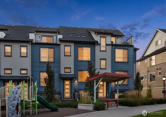 Townhouse for sale at 1053 6th Walk NE, Issaquah, WA 98029 | MLS# NWM2564921