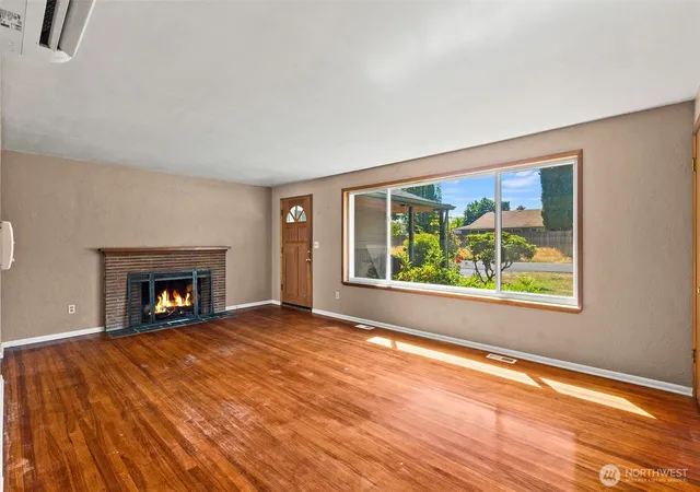 Photo 3 of Sale Pending at 704 Weir St SE, Olympia, WA 98501 | MLS# NWM2564923 | Listing updated on 2026-09-20