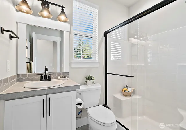 Photo 4 of Sale Pending at 20828 99th Place S, Kent, WA 98031 | MLS# NWM2564929 | Listing updated on 2026-09-25