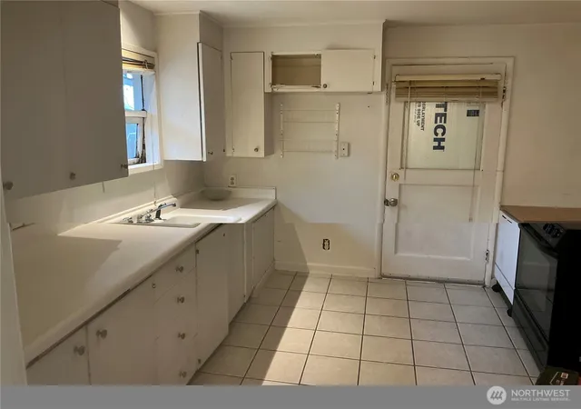 Photo 4 of Single family home for sale at 8007 215th Street SW, Edmonds, WA 98026 | MLS# NWM2564946 | Listing updated on 2026-09-30
