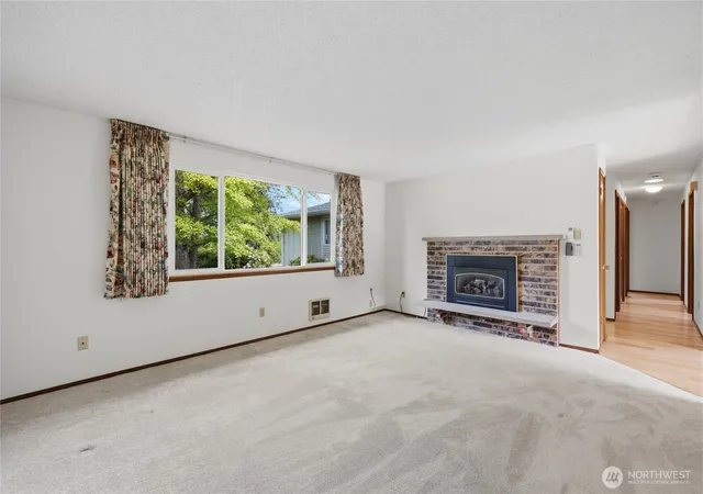Photo 4 of Single family home for sale at 3301 N Visscher St, Tacoma, WA 98407 | MLS# NWM2564954 | Listing updated on 2026-09-23