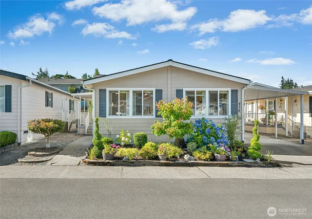 Photo 2 of Manufactured home for sale at 23825 15th Avenue Se #436, Bothell, WA 98021 | MLS# NWM2564958 | Listing updated on 2026-10-01