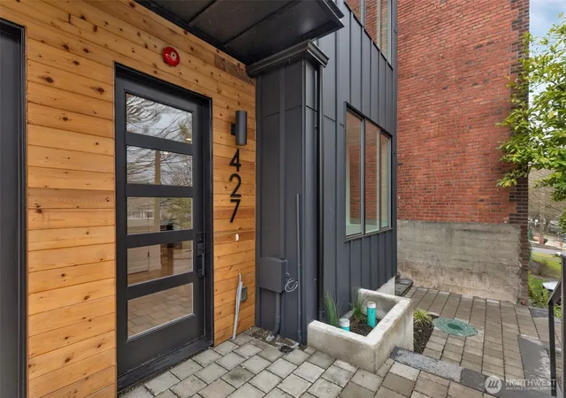 Townhouse for sale at 427 19th Avenue E, Seattle, WA 98112 | MLS# NWM2564962